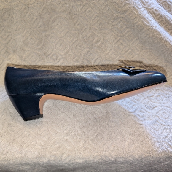 NWOT! SALVATORE FERRAGAMO BLUE Leather Pumps with Bows - Picture 11 of 16